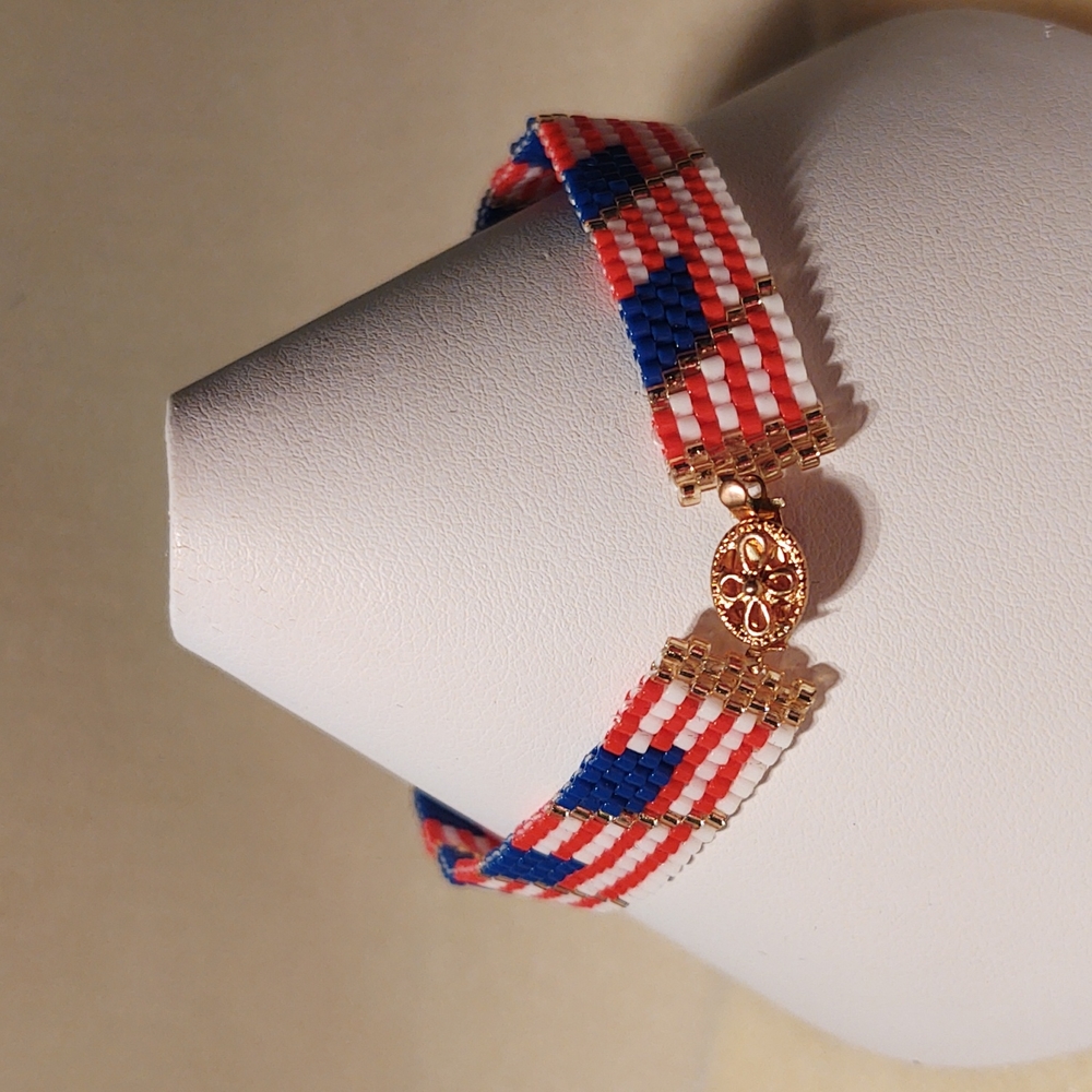 Patriotic Red, White and Blue Bracelet handmade glass beads - Picture 2 of 3
